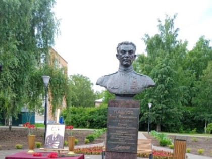 Благоустроенный сквер на Гзени «дополнил» бюст Герою Советского Союза Якову Павлову