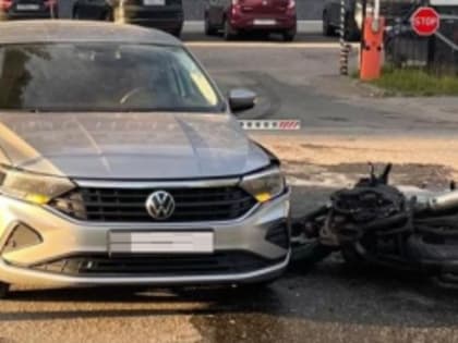 В Великом Новгороде сбили мотоциклиста без водительских прав