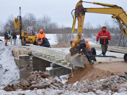 В Демянском районе открыли движение по мосту через реку Лужонка