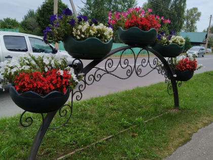 Осужденные боровичской колонии выполнили заказ по благоустройству перед открытием стелы «Город трудовой доблести»