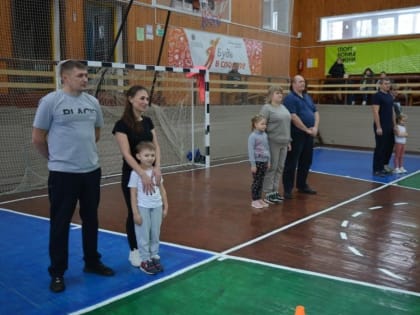 4 января на базе Демянской детско-юношеской спортивной школы прошли развлекательно-спортивные «Семейные старты»