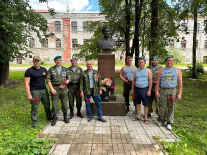 Новгородские ветераны почтили память десантника 6-й роты Владимира Елисеева