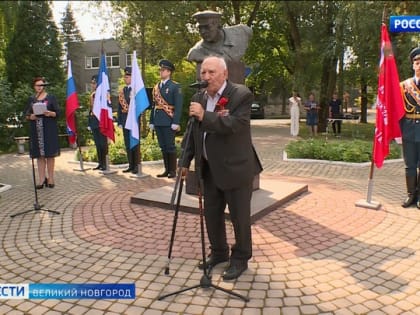 В Великом Новгороде прошла акция в память о подвиге самопожертвования, совершенном 81 год назад младшим политруком Александром Панкратовым
