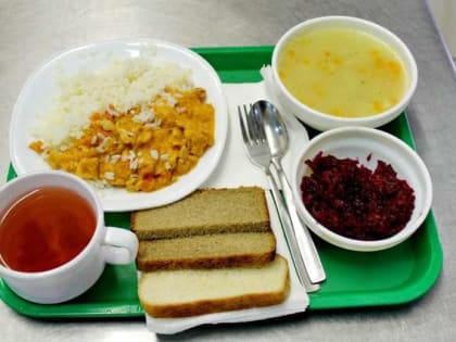 Малоимущие семьи с детьми из Новгородской области могут получить горячее питание