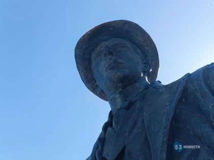 В Кремлёвском парке Великого Новгорода начался ремонт памятника Рахманинову