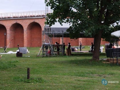 В Новгородском кремле прямо сейчас готовят площадку для джазового фестиваля