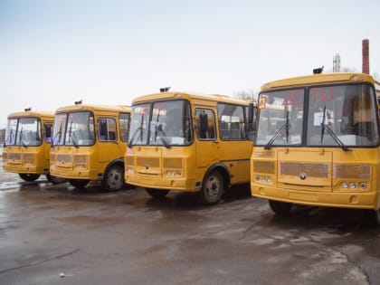 Новгородская область получит 13 автомобилей скорой помощи и 17 школьных автобусов