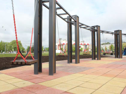 В парке Юности открыли круговые качели
