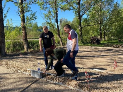В Старой Руссе приступили к благоустройству сквера на Железнодорожной улице