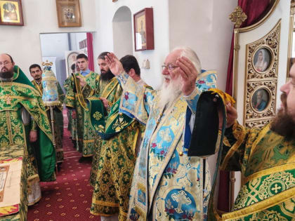 В праздник Казанской иконы Божией Матери митрополит Лев совершил Литургию в Антониево - Леохновском монастыре