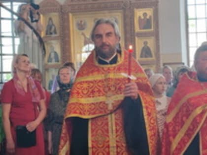 Протоиерей Сергий Мельников удостоен права ношения креста с украшениями