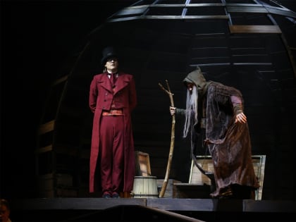 Аншлагом на премьере спектакля «Мёртвые души» открыли новый сезон в новгородском театре драмы