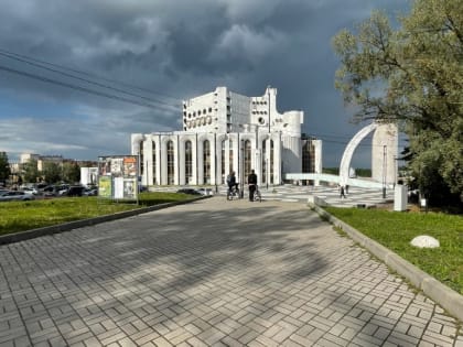 Неделя в сети: провожаем IKEA и дивимся гигантскому сому