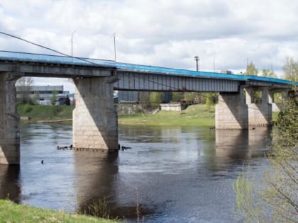 Мост через реку Молога в Пестове закроют для грузовых авто с 22 апреля