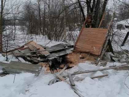 В Угловке во время сноса сарая погиб человек