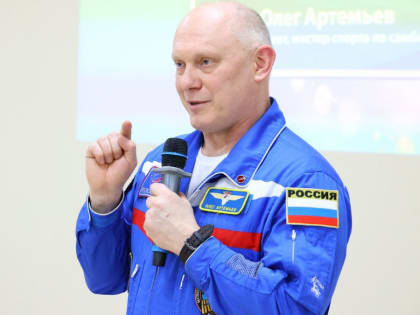 Космонавт Олег Артемьев побывал в Великом Новгороде