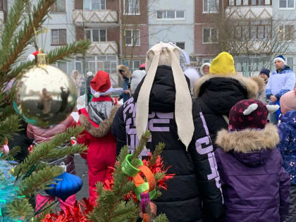 С Ёлочкой и Дракончиком проводили уходящий год два ТОСа-соседа