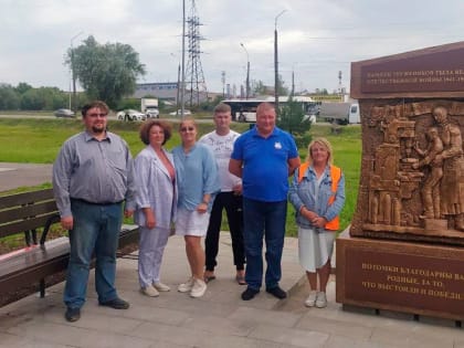 В сквере Мужества в Великом Новгороде установили памятный знак труженикам тыла