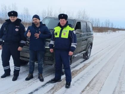 УАЗ с детьми съехал в кювет по дороге в Михайло-Клопский монастырь