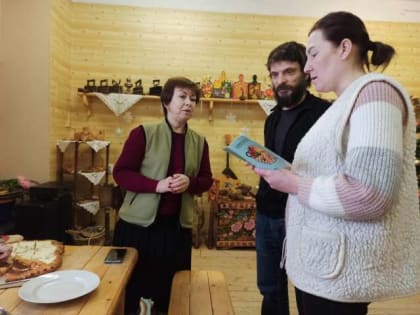 В чудовском Оскуе вышел в свет сборник сельских рецептов и историй