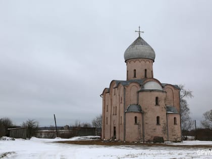 После снегопада церковь Благовещения на Рюриковом городище и церковь Спаса в Нередицах закрыли