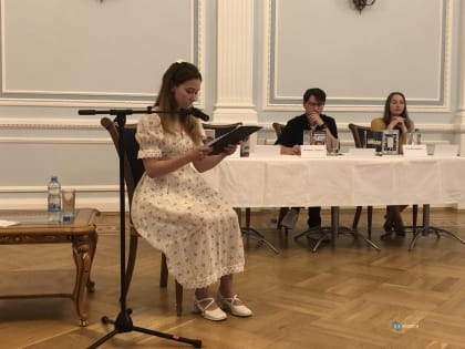 Российские писатели пообщались с новгородцами и почитали свои книги с артистами