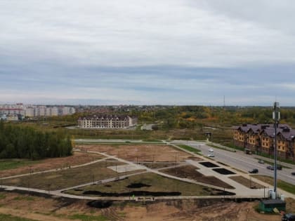 Детскую площадку захотели новгородцы в парке в Псковском районе города