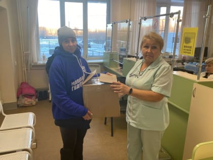 «Единая Россия» порадовали детишек в областной больнице