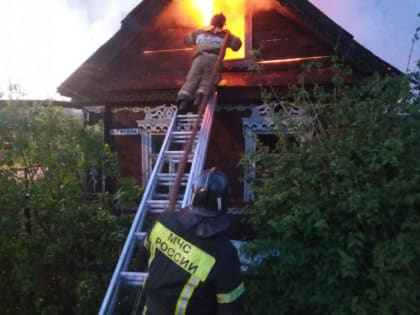 На пожаре в Боровичах пострадал человек