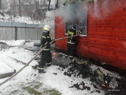 В Боровичах горел частный жилой дом