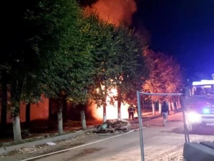 В Валдае сгорел нежилой дом