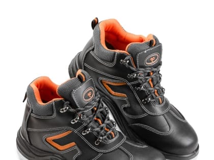 В Великом Новгороде осуждён мужчина, убежавший из магазина в похищенных ботинках