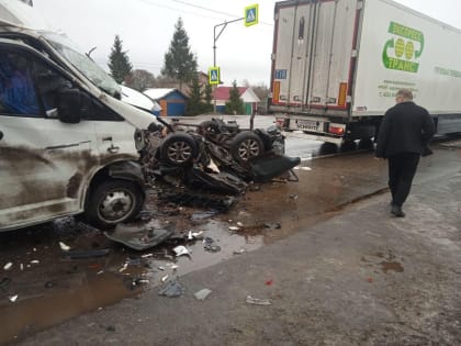 В массовом ДТП на новгородском участке М-10 погиб один из водителей