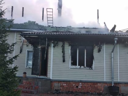 В Новгородском районе пожар вспыхнул на мансардном этаже жилого дома