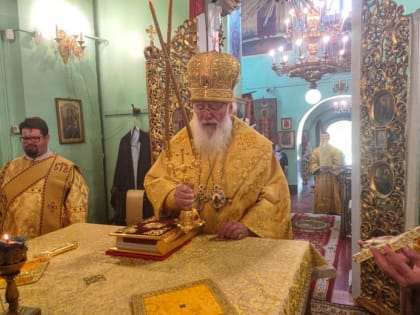 Митрополит Лев совершил Литургию в храме великомученика Георгия Победоносца в Старой Руссе