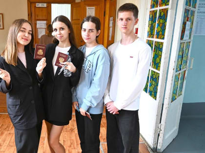 Новгородские выпускники написали ЕГЭ по обществознанию и физике