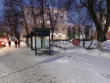 На Людогощей улице установили новые остановочные павильоны