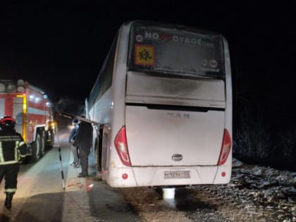 Маловишерские спасатели пришли на помощь заглохшему из-за мороза автобусу с детьми