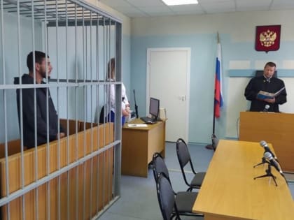 Суд арестовал обвиняемого в покушении на убийство трёх человек в Окуловке