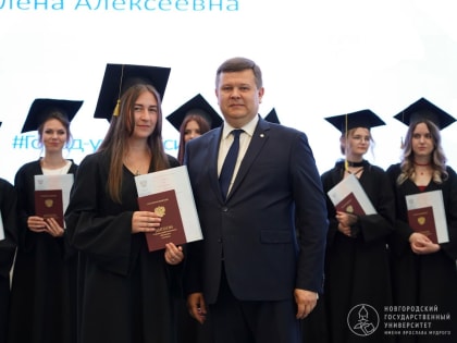 В Великом Новгороде 48 выпускников медицинского колледжа получили красные дипломы