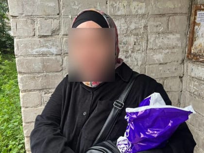 В Боровичах полиция задержала женщину-курьера мошенников
