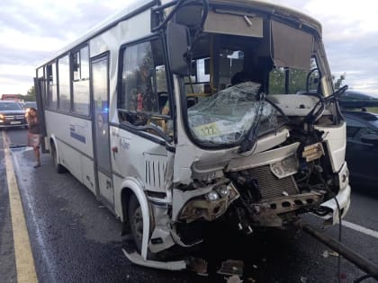 Две пассажирки автобуса и водитель автомобиля пострадали в ДТП под Великим Новгородом