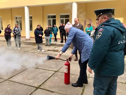 Алгоритм действий при пожаре напомнили сотрудникам санатория "АМАКС "Старая Русса"