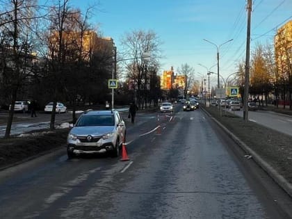 В Великом Новгороде женщина за рулем иномарки сбила на переходе девочку