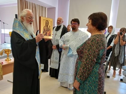 Митрополит Лев совершил чин освящения школы в посёлке Волот