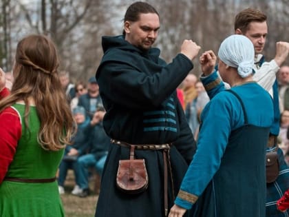 Студия исторического танца «Гельвеция» представила Великий Новгород на фестивале «Новоторжский рубеж»