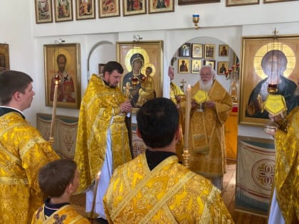 Митрополит Лев совершил Литургию в Михайло-Клопском монастыре