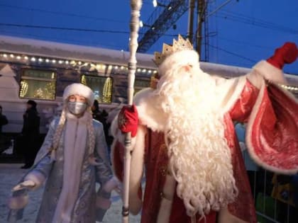 Новгородцы не упустили возможность побывать в сказочном поезде Деда Мороза