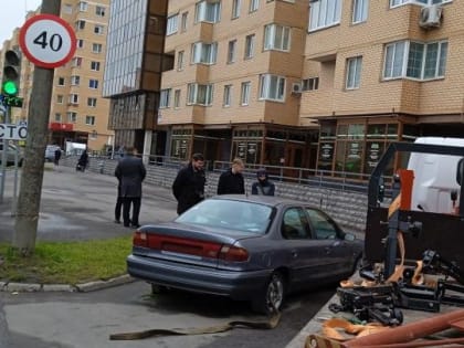 Городские службы начали эвакуировать разукомплектованные автомобили