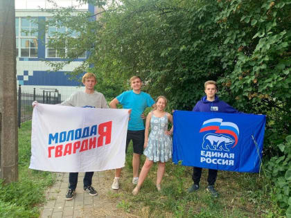 Сирень и шиповник в подарок городу от новгородской молодежи
